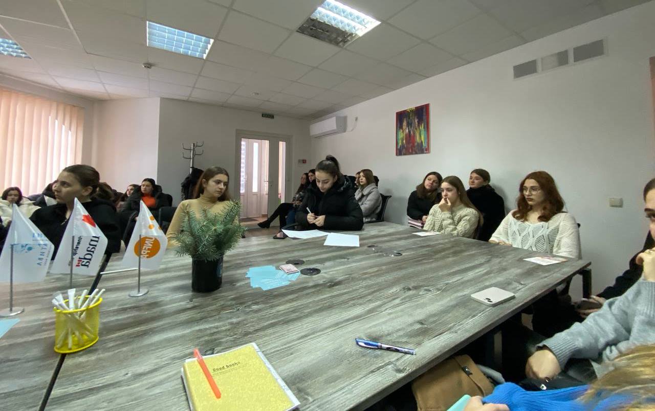 Студентки ТНПУ отримали корисні і практико орієнтовані знання з проблеми  домашнього насильства